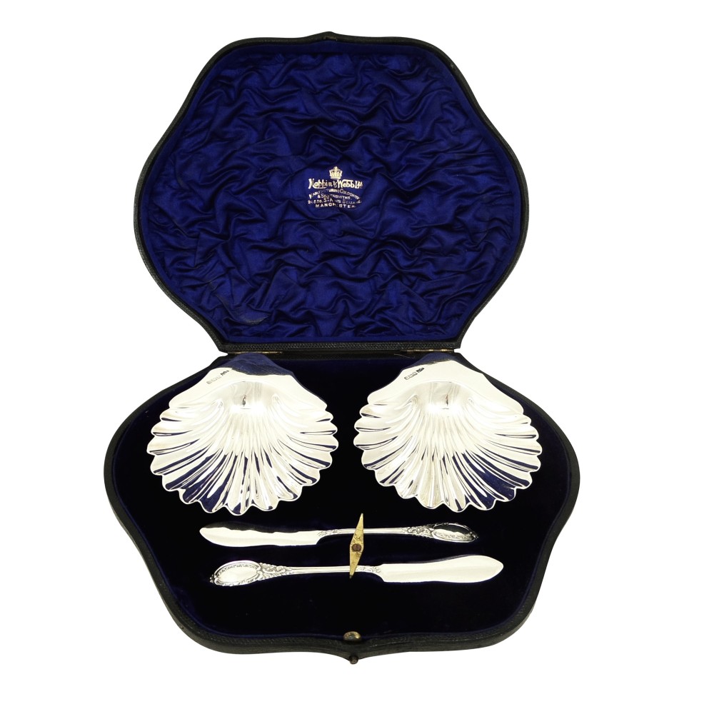 Pair of Antique Edwardian Sterling Silver Shell Dishes & Knives in Case - Mappin & Webb 1906