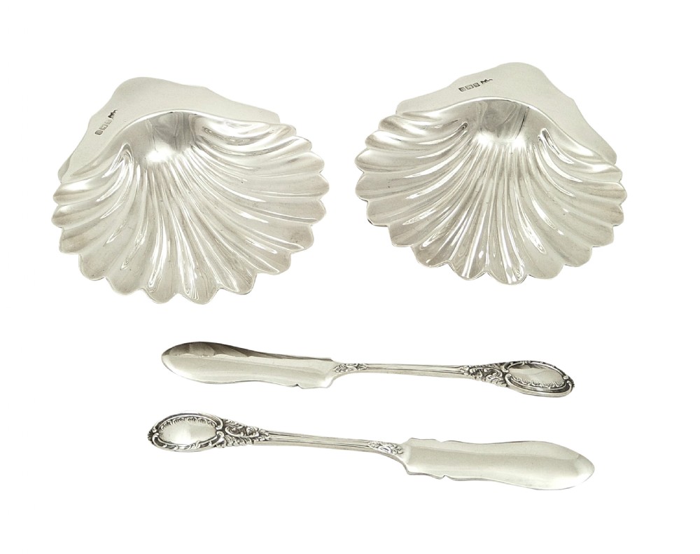 Pair of Antique Edwardian Sterling Silver Shell Dishes & Knives in Case - Mappin & Webb 1906 View II