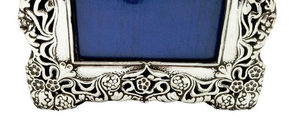 Antique Art Nouveau Sterling Silver Photo Frame 1902 View IV