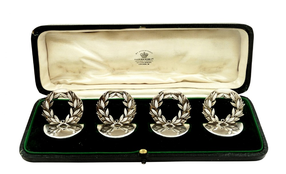 Set 4 Antique Sterling Silver Laurel Wreath Menu Holders in Case 1913 - Mappin & Webb View IX