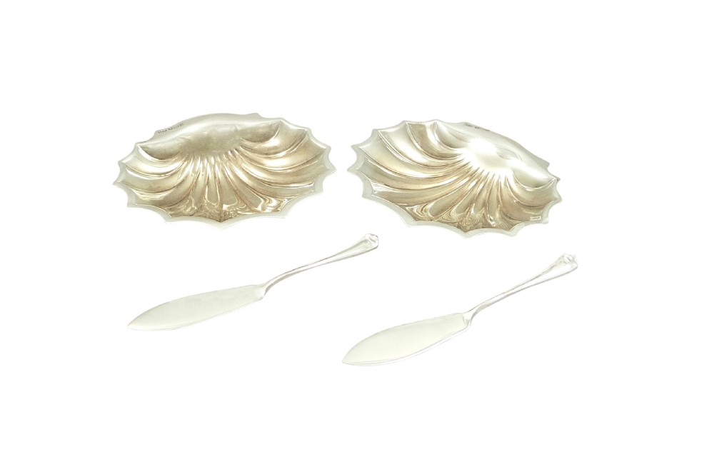 Pair of Antique Edwardian Sterling Silver Shell Butter Dishes in Case 1907 View II
