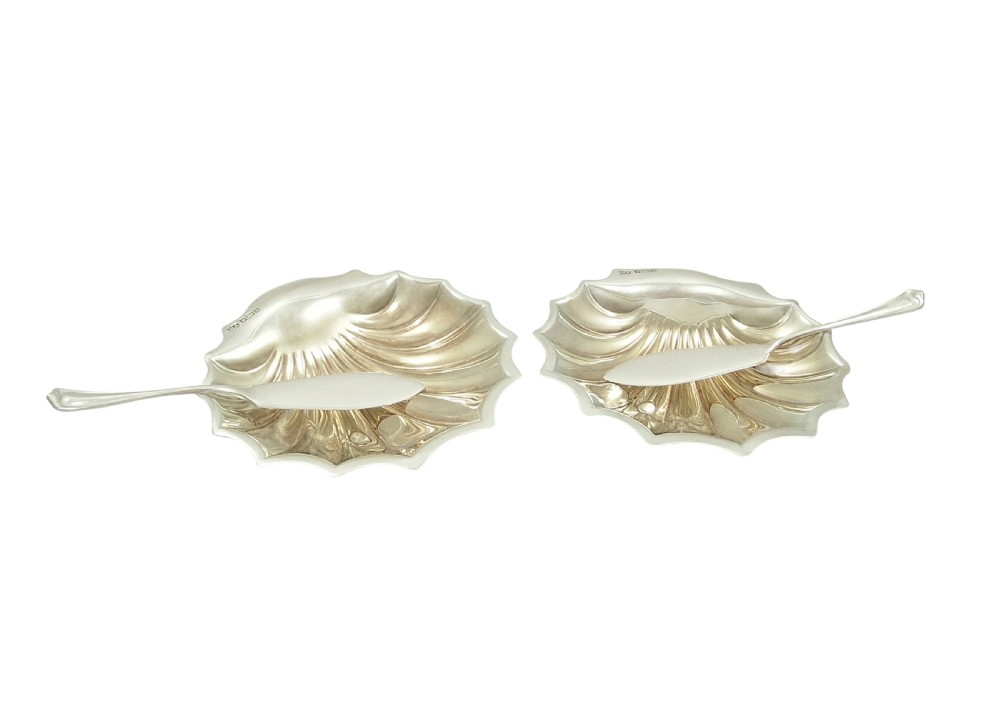 Pair of Antique Edwardian Sterling Silver Shell Butter Dishes in Case 1907 View VI