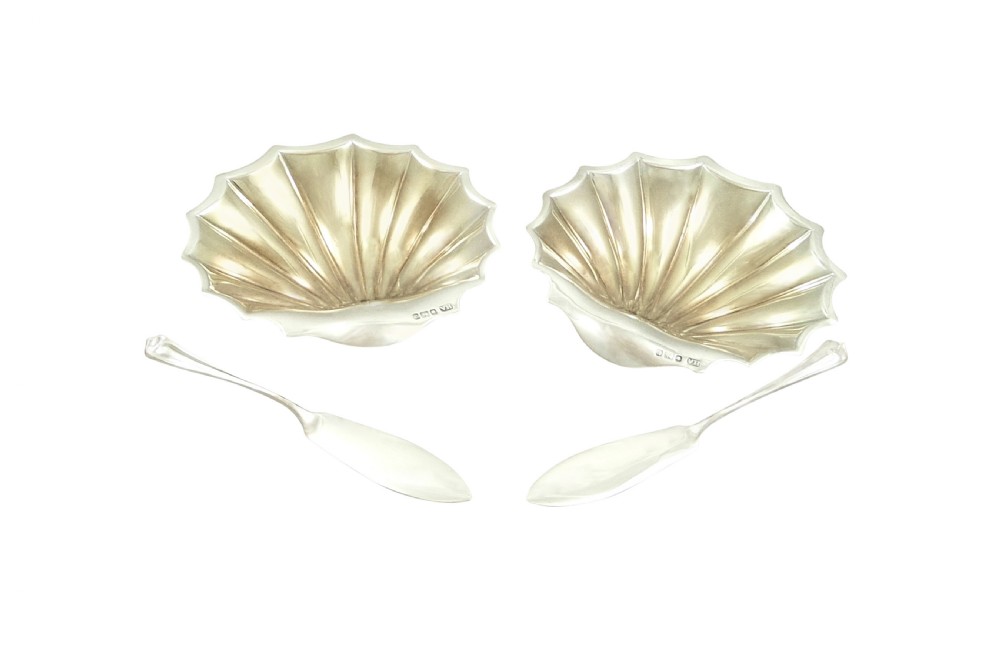 Pair of Antique Edwardian Sterling Silver Shell Butter Dishes in Case 1907 View IX