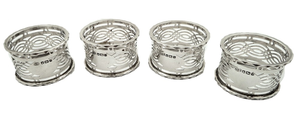 Set of 4 Antique Sterling Silver Pierced Napkin Rings in Case 1911 View II