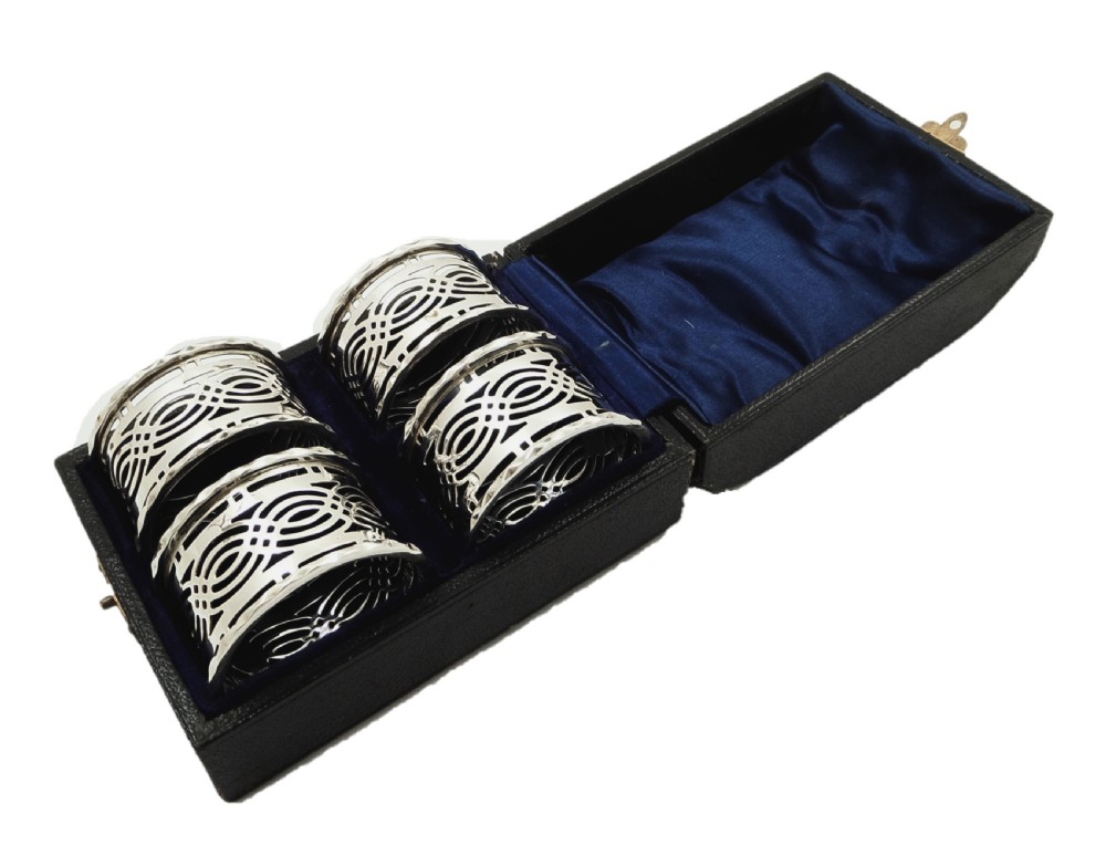 Set of 4 Antique Sterling Silver Pierced Napkin Rings in Case 1911 View V
