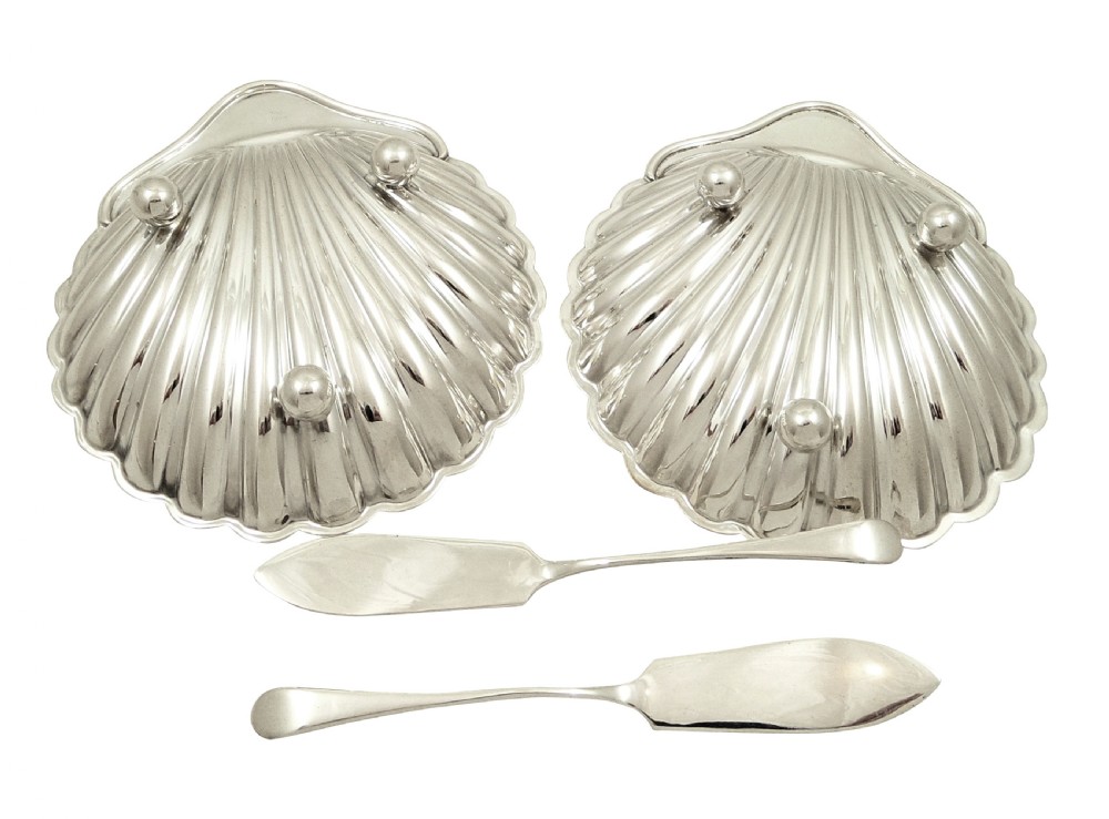 Pair of Antique Sterling Silver Shell Butter Dishes in Case 1919 View V