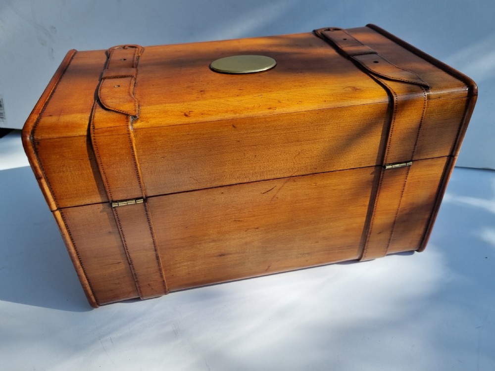 Cedar wood cigar humidor hand-made to look like a leather trunk 26cm View IV