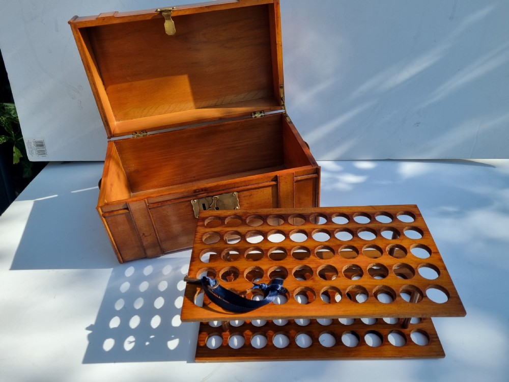 Cedar wood cigar humidor hand-made to look like a leather trunk 26cm View V