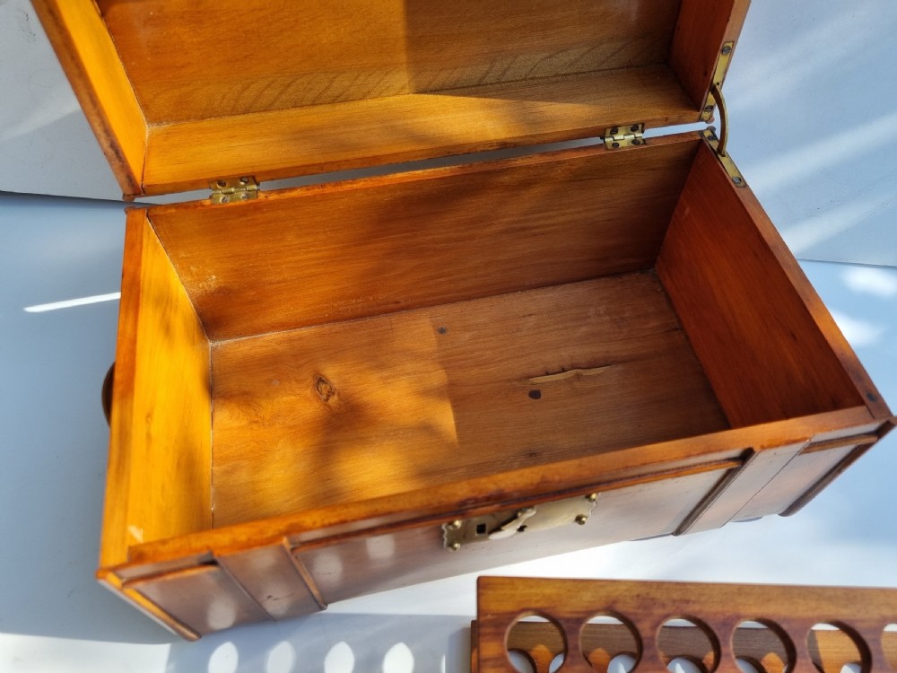 Cedar wood cigar humidor hand-made to look like a leather trunk 26cm View VI