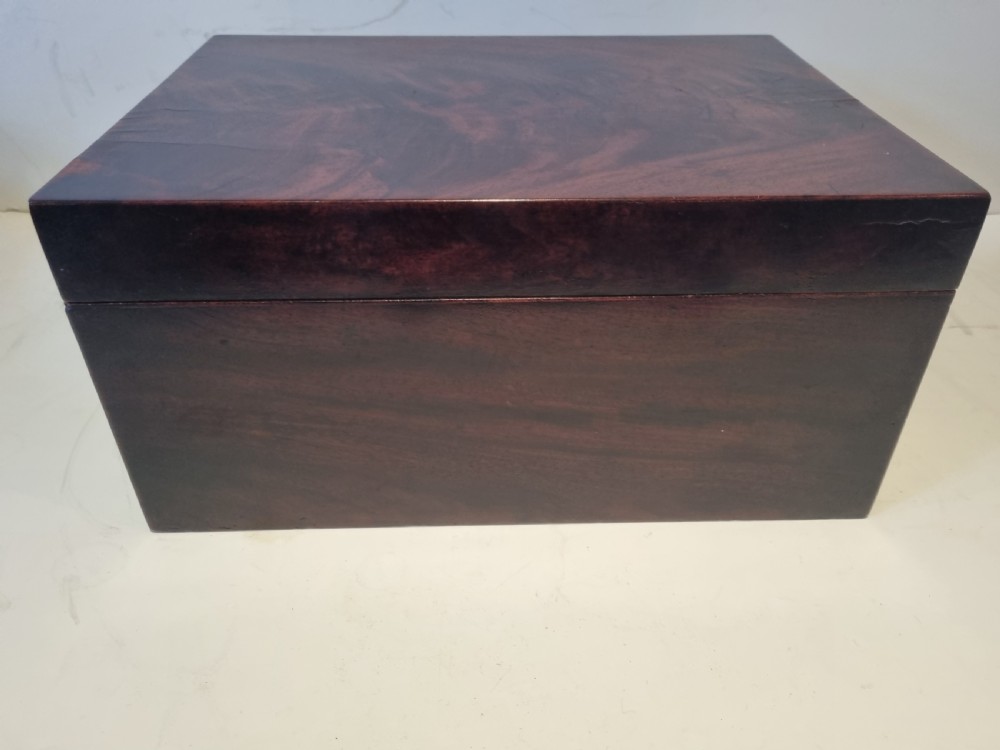 Georgian mahogany collector's box c 1820 31cm