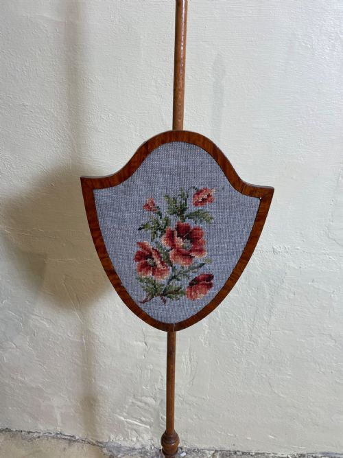 VICTORIAN SATINWOOD POLE SCREEN - ADDITIONAL PHOTO 2