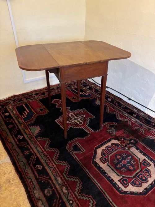 19THC MAHOGANY PEMBROKE TABLE - ADDITIONAL PHOTO 2