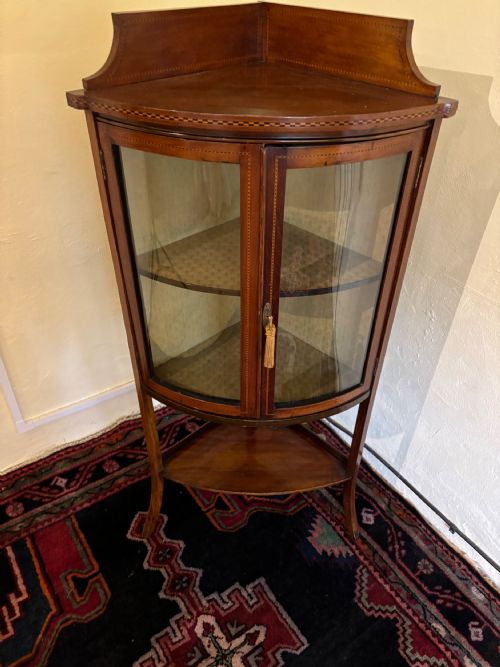 EDWARDIAN MAHOGANY BOW FRONT FREESTANDING INLAID CORNER CUPBOARD - ADDITIONAL PHOTO 1