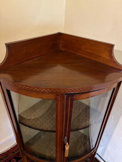 EDWARDIAN MAHOGANY BOW FRONT FREESTANDING INLAID CORNER CUPBOARD - ADDITIONAL PHOTO 3