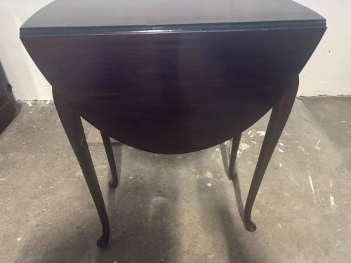 A GEORGIAN STYLE MAHOGANY DROP LEAF TABLE C 1920 - ADDITIONAL PHOTO 2