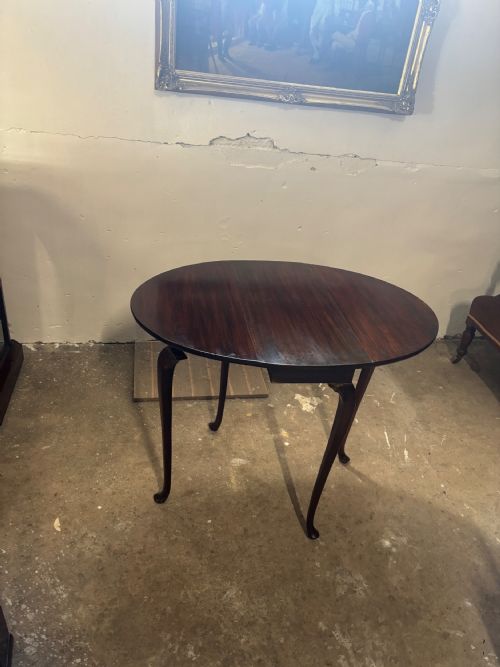 A GEORGIAN STYLE MAHOGANY DROP LEAF TABLE C 1920 - ADDITIONAL PHOTO 1