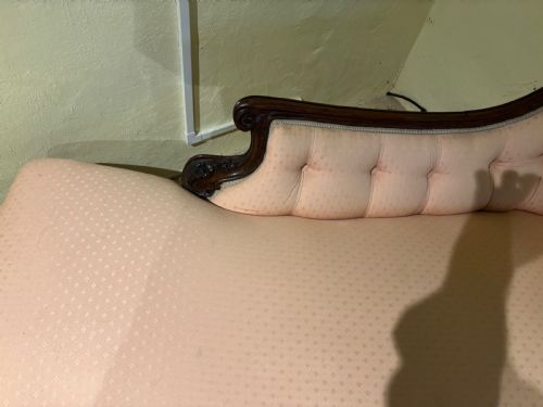 A VICTORIAN WALNUT CHAISE LONGUE - ADDITIONAL PHOTO 5