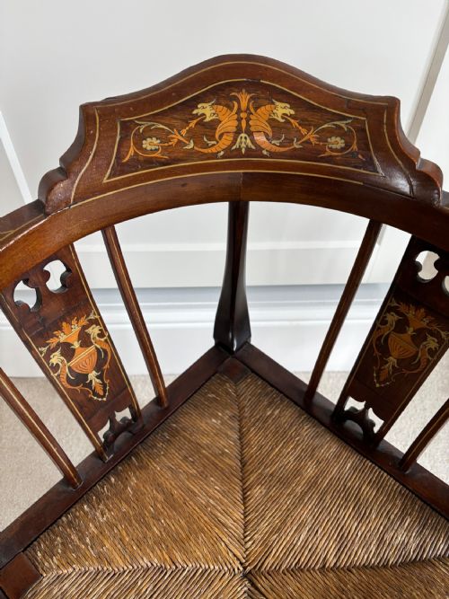 AN EDWARDIAN AND MARQUETRY INLAID MAHOGANY CORNER CHAIR - ADDITIONAL PHOTO 2