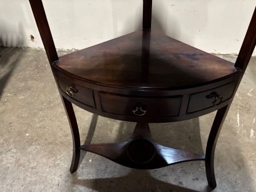 A GEORGE III MAHOGANY CORNER WASHSTAND - ADDITIONAL PHOTO 1
