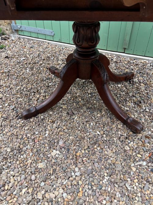 AN EARLY VICTORIAN MAHOGANY PEMBROKE TABLE - ADDITIONAL PHOTO 3