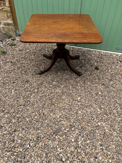 AN EARLY VICTORIAN MAHOGANY PEMBROKE TABLE - ADDITIONAL PHOTO 4