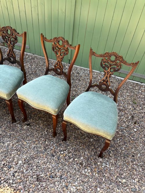 A SET OF FOUR VICTORIAN MAHOGANY DININGSALON CHAIRS - ADDITIONAL PHOTO 1