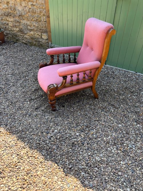 A VICTORIAN MAHOGANY LIBRARY CHAIR