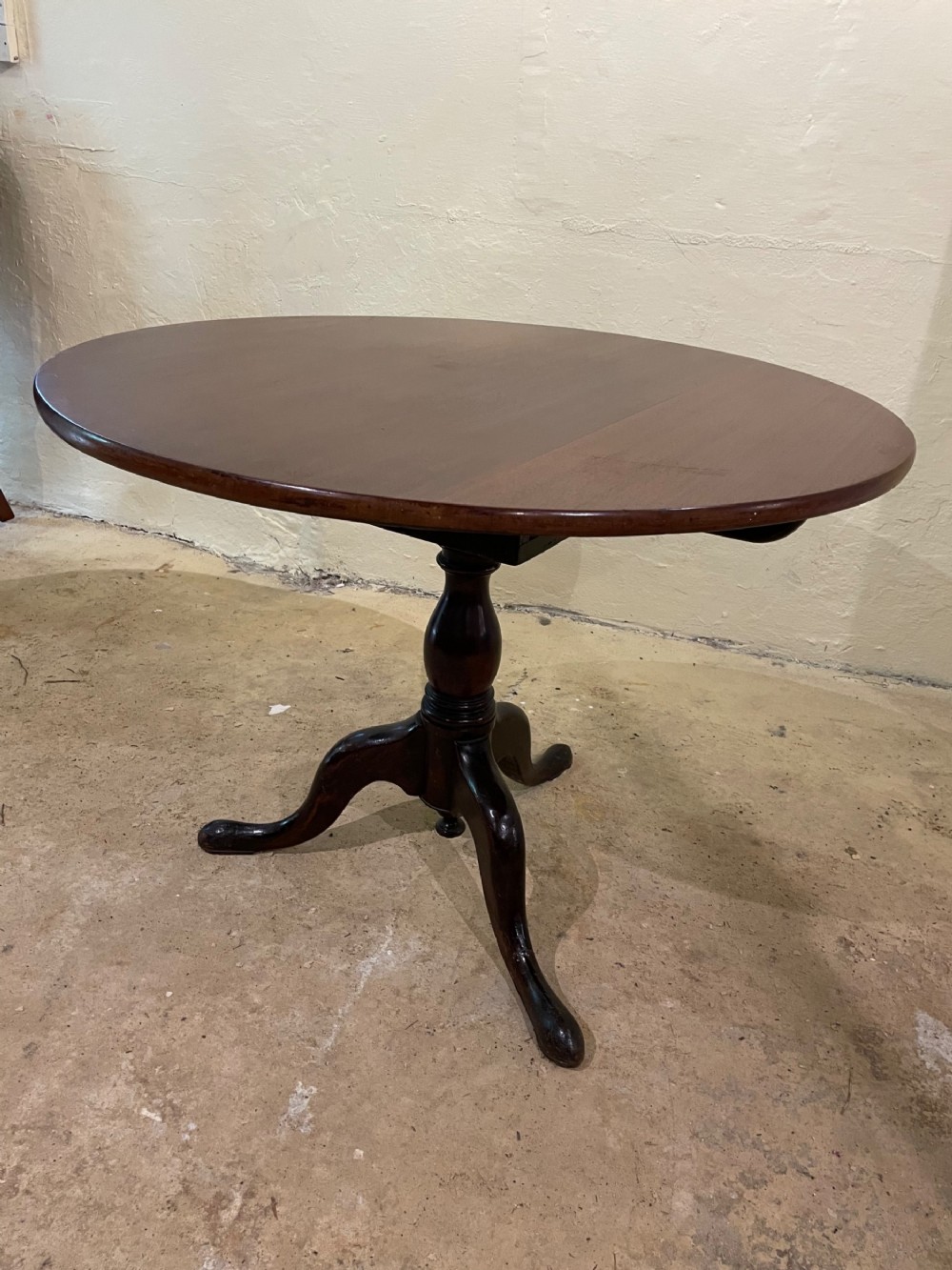 Georgian mahogany tilt top table