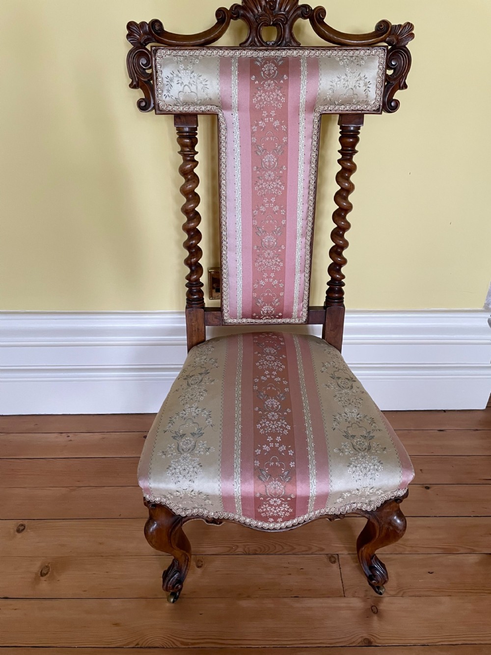 Victorian Walnut Pri Dieu Chair