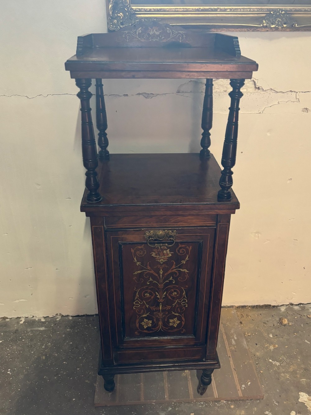 A Rosewood and Inlaid Whatnot/Purdonium