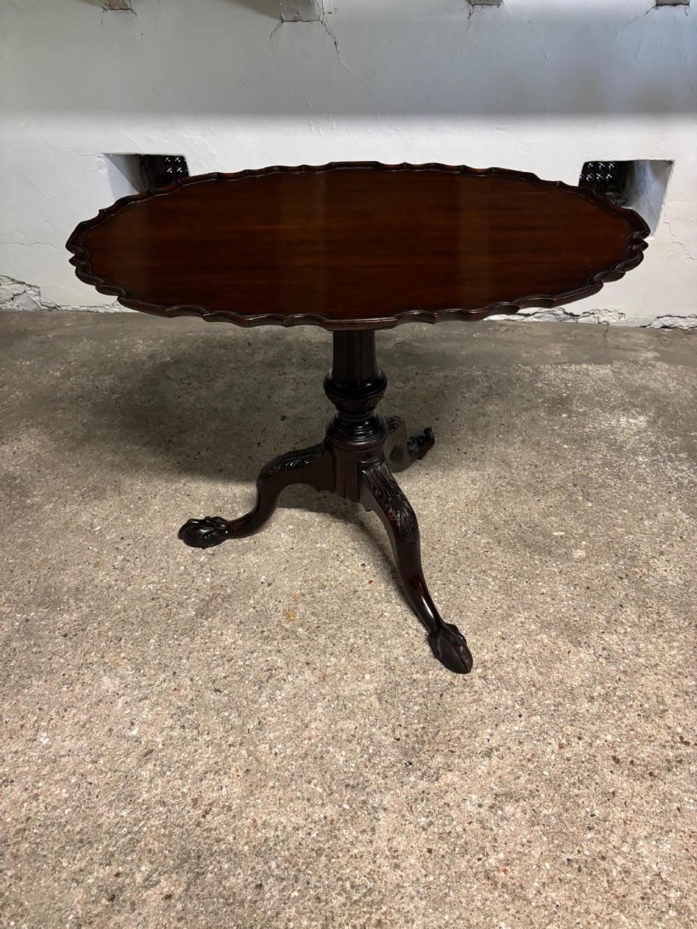 A George III Mahogany Pie Crust edge Tilt Top Table
