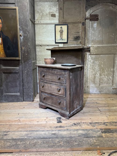 A SMALL EARLY 19TH CENTURY PRIMIITVE OAK SCULLERY OR SERVANTS' QUARTERS CHEST OF DRAWERS - ADDITIONAL PHOTO 1