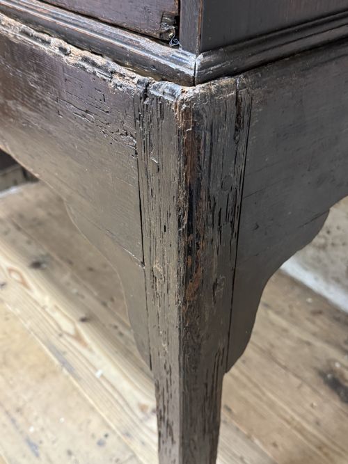 A PROVINCIAL GEORGE III LINEN PRESS WITH SCREW MECHANISM - ADDITIONAL PHOTO 9