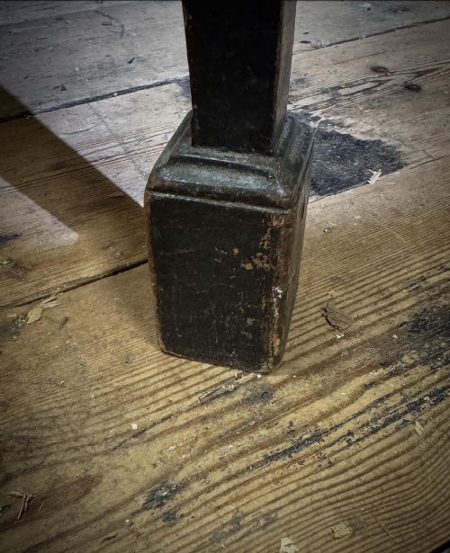 LATE 18TH CENTURY PAINTED GEORGE III ARMCHAIR WITH UNUSUAL BLOCK FEET - ADDITIONAL PHOTO 1