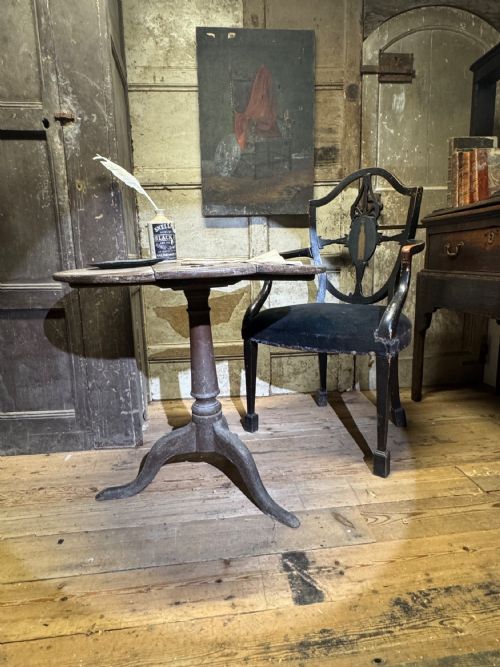 LATE 18TH CENTURY PAINTED GEORGE III ARMCHAIR WITH UNUSUAL BLOCK FEET - ADDITIONAL PHOTO 3