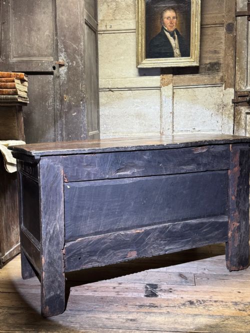 A 17TH CENTURY OTTERY ST MARY EXETER JOINED OAK CHEST FROM THE SAME WORKSHOP IN WHICH THOMAS DENNIS APPRENTICED 1687 - ADDITIONAL PHOTO 1