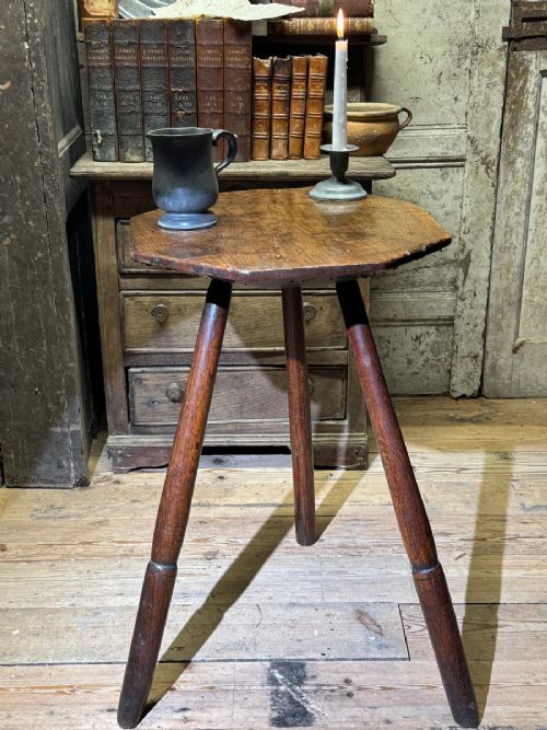 AN 18TH CENTURY PRIMITIVE OAK SLAB TOP OCTAGONAL CRICKET TABLE OF EXCEPTIONAL COLOUR View IV