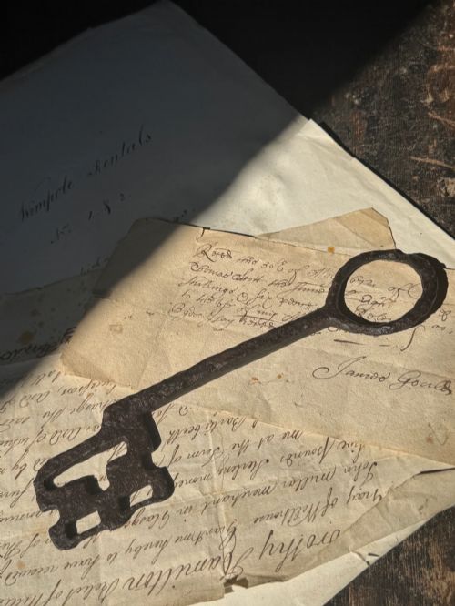 LARGE WROUGHT IRON KEY 13TH 14TH CENTURY