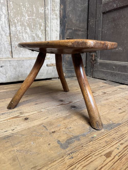 18TH CENTURY VERNACULAR OAK STOOL WITH HEDGEROW SPLAYED LEGS AND BLACKSMITH REPAIRS C 1790 - ADDITIONAL PHOTO 6