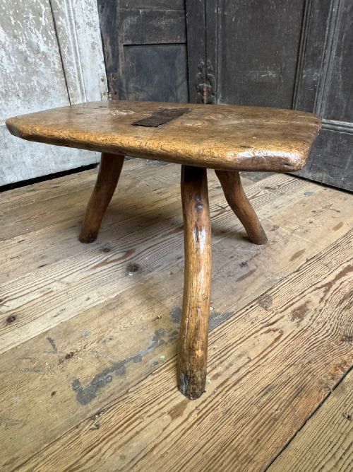 18TH CENTURY VERNACULAR OAK STOOL WITH HEDGEROW SPLAYED LEGS AND BLACKSMITH REPAIRS C 1790 - ADDITIONAL PHOTO 12