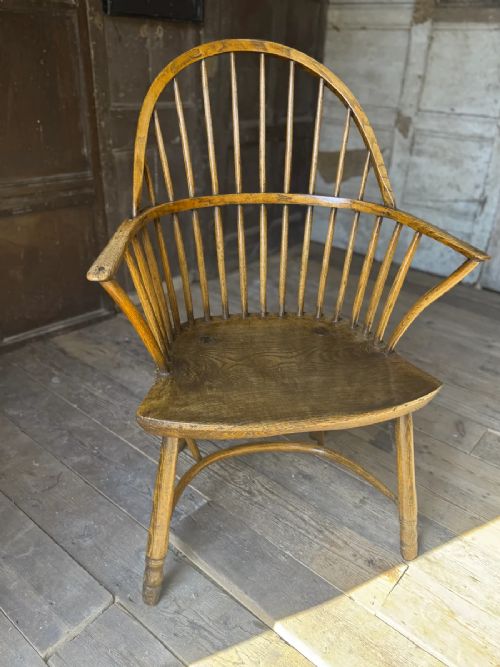 A George III West Country Windsor armchair made of elm and ash wood, featuring a spindled backrest, shaped timber seat, turned legs, and a cow-horn stretcher. View VI