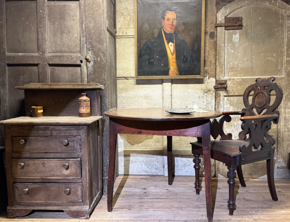 A LARGE EARLY 19TH CENTURY WELSH OAK CRICKET TABLE OF GOOD COLOUR View VI