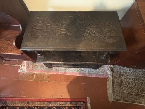 SMALL CARVED OAK MONKS BENCH - ADDITIONAL PHOTO 4