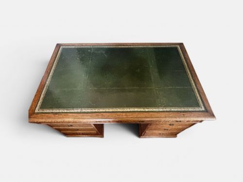 LARGE VICTORIAN OAK PEDESTAL DESK - ADDITIONAL PHOTO 2