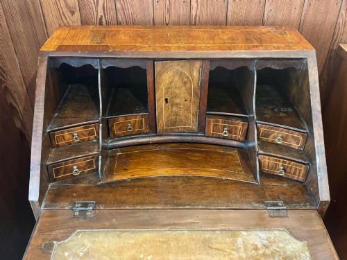 SMALL GEORGE III WALNUT BUREAU WITH STEPPED INTERIOR - ADDITIONAL PHOTO 1