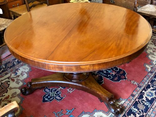 LARGE REGENCY FIGURED MAHOGANY TILT TOP ROUND DINING TABLE - ADDITIONAL PHOTO 1