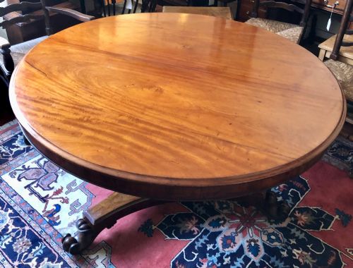 LARGE REGENCY FIGURED MAHOGANY TILT TOP ROUND DINING TABLE - ADDITIONAL PHOTO 2