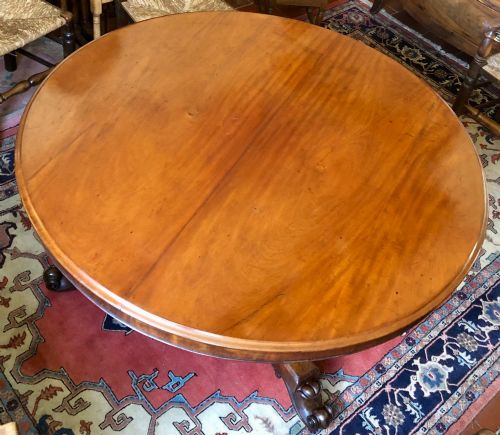 LARGE REGENCY FIGURED MAHOGANY TILT TOP ROUND DINING TABLE - ADDITIONAL PHOTO 3