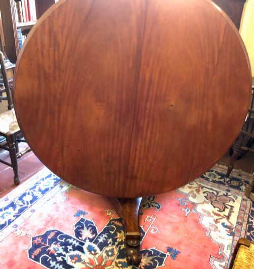 LARGE REGENCY FIGURED MAHOGANY TILT TOP ROUND DINING TABLE - ADDITIONAL PHOTO 4