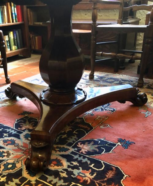 LARGE REGENCY FIGURED MAHOGANY TILT TOP ROUND DINING TABLE - ADDITIONAL PHOTO 6